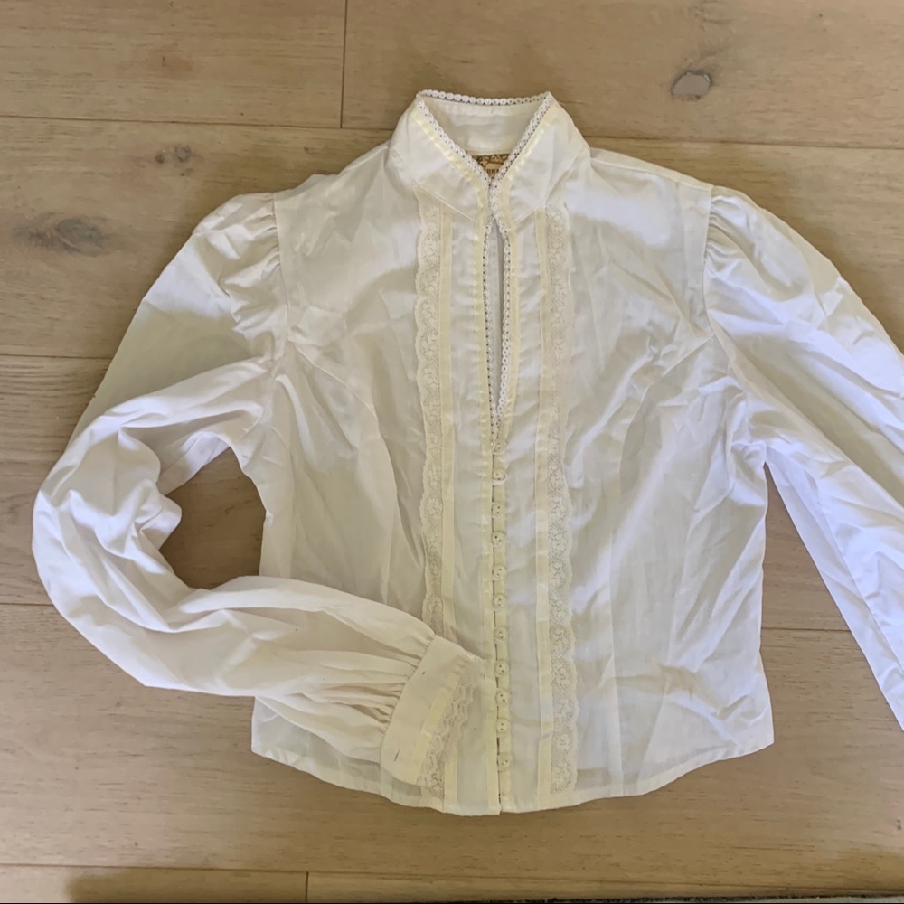 Jessica’s Gunnies button up blouse